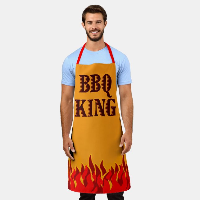 BBQ-König Rote Flammen Grillparty-Spruch Schürze (Getragen)