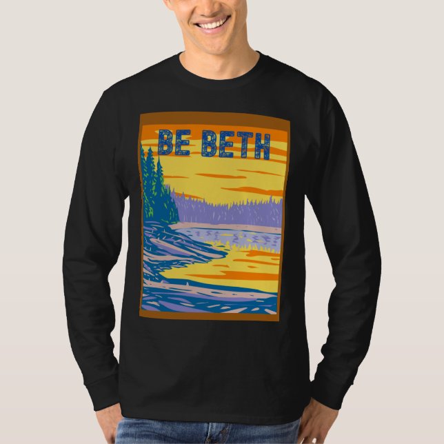 BE BETH YELLOWSTONE IN THE BACKGROUND T-Shirt (Vorderseite)