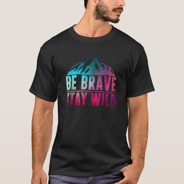 BE BRAVE STAY WILD Camping Hiking Nature Wildernes T-Shirt (Vorderseite)