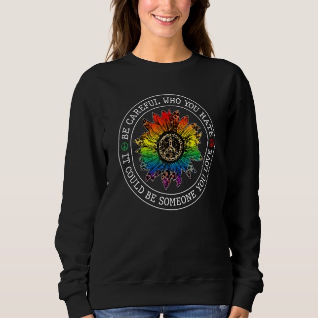 Be Careful Who You Hate It Could Be Someone You Lo Sweatshirt (Vorderseite)