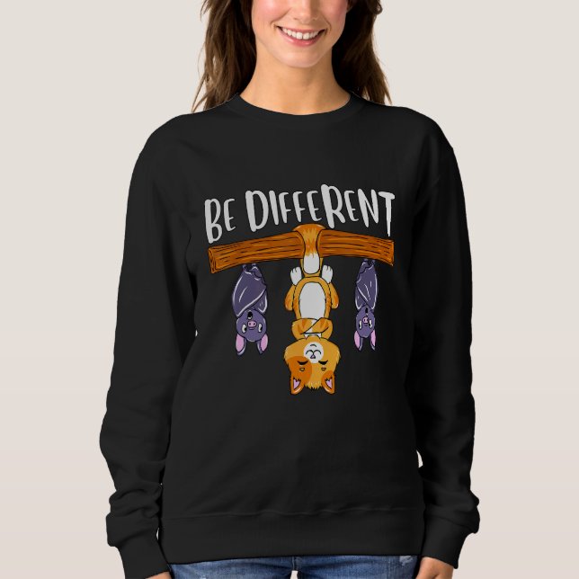 Be different cat with bat on a branch white sweatshirt (Vorderseite)