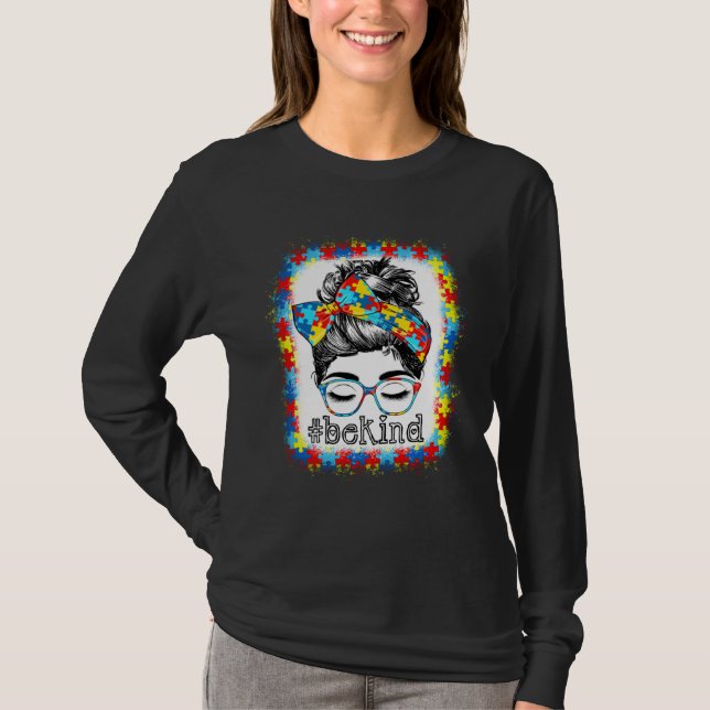 Be Kind Autism Awareness Messy Bun Hair Bleached W T-Shirt (Vorderseite)