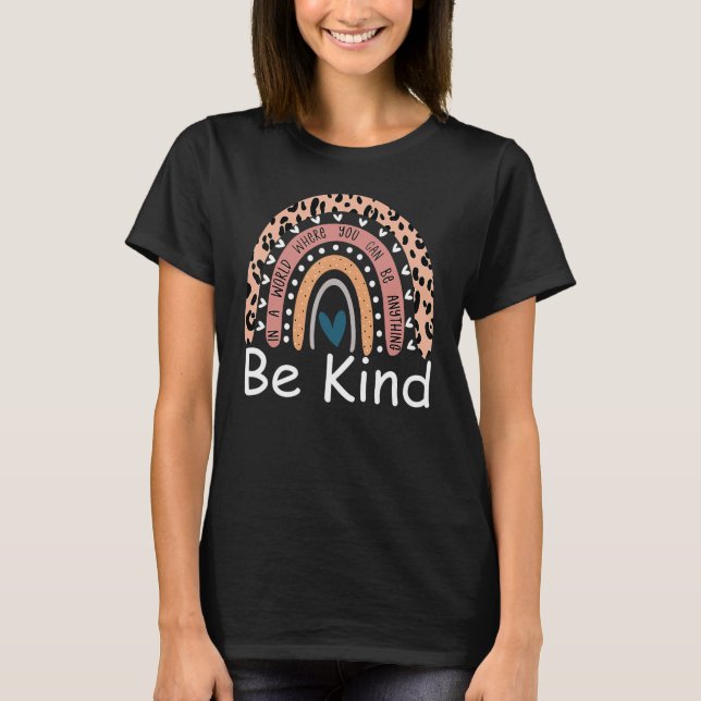 Be Kind Cute Graphic Boho Leopard Rainbow Womens K T-Shirt (Vorderseite)