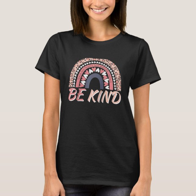 Be Kind Leopard Rainbow Motivational Quote Teacher T-Shirt (Vorderseite)