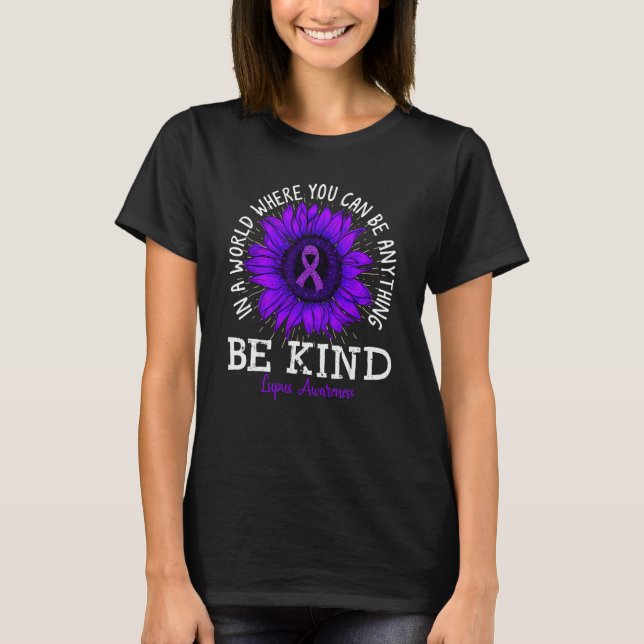 Be Kind Purple Ribbon Sunflower Lupus Awareness T-Shirt (Vorderseite)