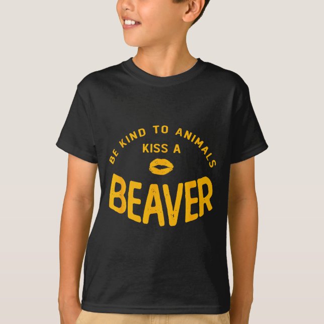 Be Kind To Animals Kiss A Beaver Funny Quote  T-Shirt (Vorderseite)