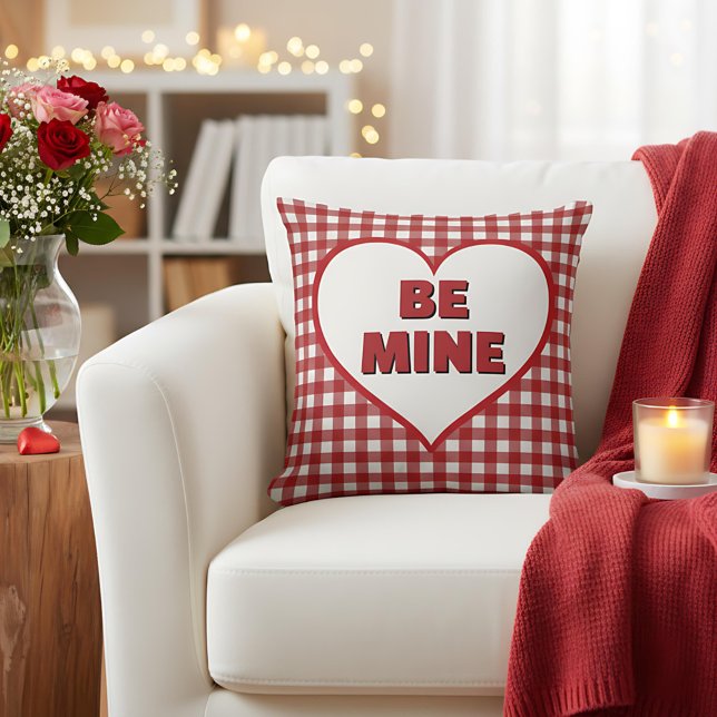 Be Mine Valentine Red and White Plaid Gingham Kissen (Von Creator hochgeladen)