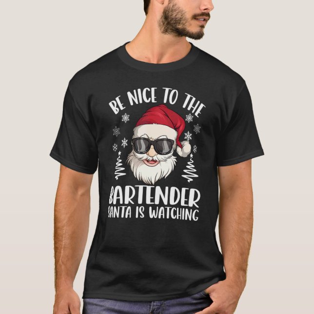 Be Nice To The Bartender Santa Is Watching Christm T-Shirt (Vorderseite)