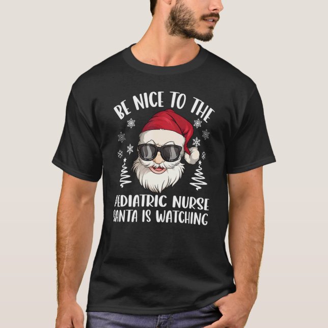 Be Nice To The Pediatric Nurse Santa Is Watching C T-Shirt (Vorderseite)