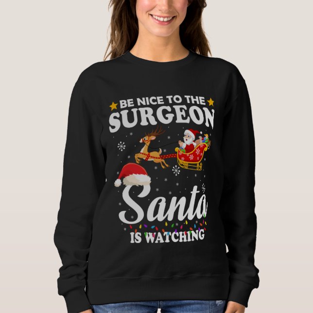 Be Nice To The Surgeon Santa Watching Xmas Sweatshirt (Vorderseite)