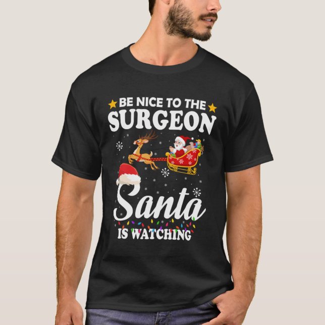 Be Nice To The Surgeon Santa Watching Xmas T-Shirt (Vorderseite)