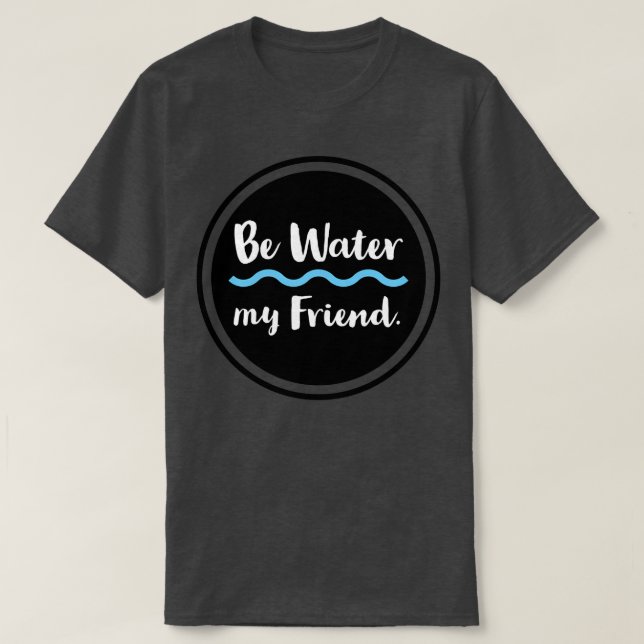 Be Water My Friends Bitte besuchen Sie unseren Sho T-Shirt (Design vorne)