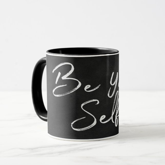 "be your selfame"-Text auf der schwarzen Tafel Tasse (Vorderseite Links)
