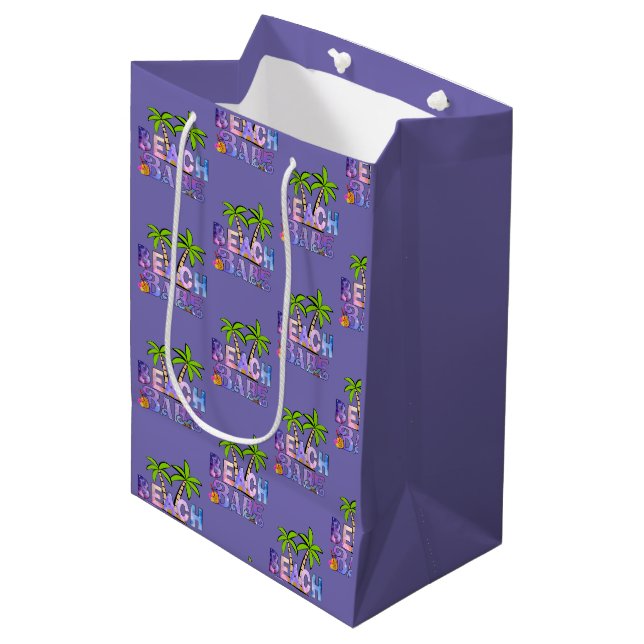 Beach Babe Mittlere Geschenktüte (Vorderseite Schrägansicht)
