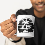 Beach Bachelor Party Island Wedding Personalisiert Kaffeetasse<br><div class="desc">Coole,  schwarze Palmen auf einer stilvollen Bachelor-Party oder Hochzeitsfeier Tasse. Passen Sie diese tropischen Gefälligkeiten für Ihre Hochzeit in Urlaubsort an. Sie sind ideal für das ganze Brautparty bei einem Probe-Dinner auf der Insel oder für eine Trauzeugin oder einen Trauzeuge.</div>