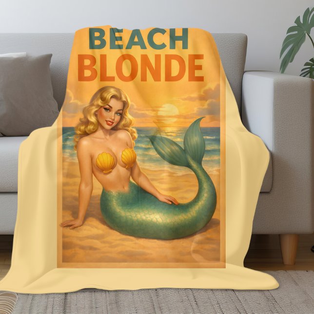 Beach Blonde Pin-Up Mermaid | Yellow Retro Coastal Fleecedecke (Von Creator hochgeladen)