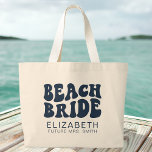 Beach Bride Navy Cooler Junggeselinnen-Abschied Jumbo Stoffbeutel<br><div class="desc">Feiern Sie stilvoll mit unserem Beach Bride Navy Blue Cool Junggeselinnen-Abschied Large Tote Bag - das perfekte Zubehör für Ihre Beachfestivals! Diese personalisierte Leinwand Tote-Tasche ist nicht nur eine stilvolle Ergänzung zu Ihrem Strandbachelorette, sondern auch ein nachdenkliches und praktisches Geschenk für die Braut. Diese marinebranche Tasche ist für die Strandbride...</div>