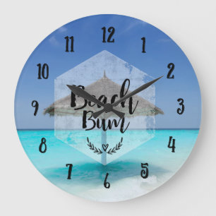 Beach Bum Typografie - Regenschirm am Tropical Bea Große Wanduhr