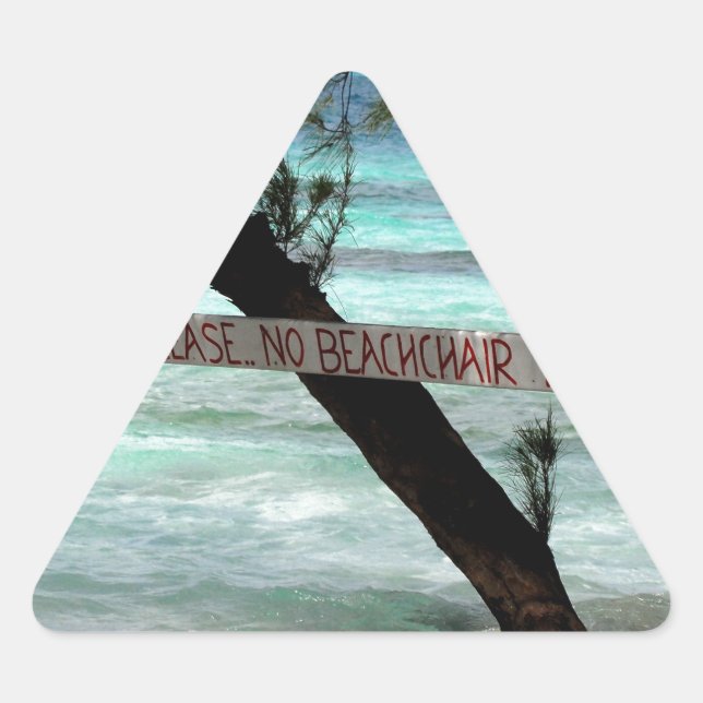 Beach Chairs Rum Point Grand Cayman Dreieckiger Aufkleber (Vorderseite)