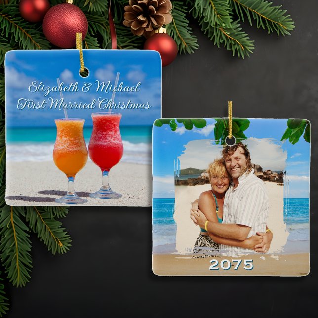 Beach Cocktails First Married Christmas Keramikornament (Von Creator hochgeladen)