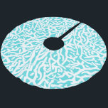 Beach Coral Reef Muster Nautical White Blue Polyester Weihnachtsbaumdecke<br><div class="desc">Dieses elegante, am Strand inspiriert, sich wiederholende nautische Muster sieht aus wie ein Korallenriff in Weiß auf einem Strand - blau Hintergrund. Das hübsche Korallenriff-Muster wird in einem Schablonenlook gestaltet. Die Farbe Blau erinnert an helle, klare tropische Meere. Dieses einfache, moderne Design ist perfekt für ein Küsten-/Strandhaus-Thema. "Anpassen", wenn Sie...</div>