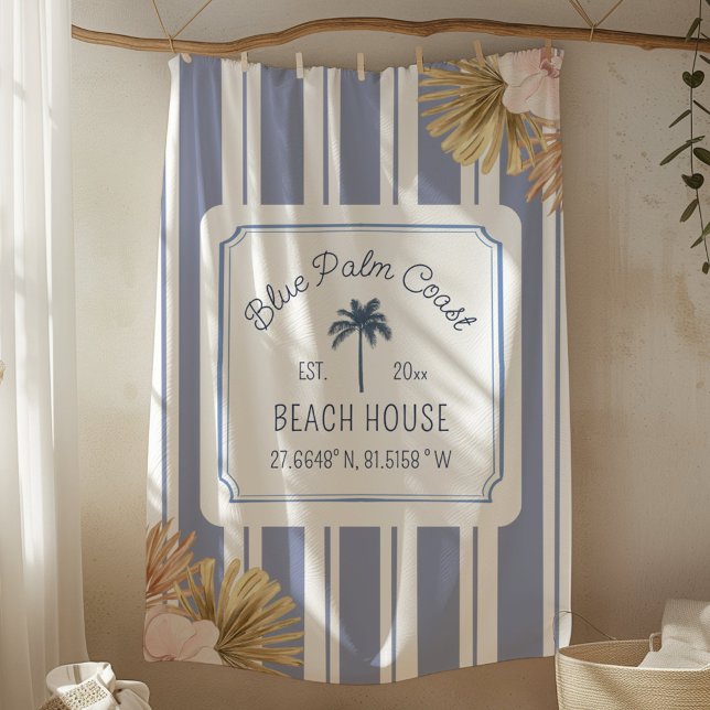 Beach House Blue Stripes Coastal Boho Bauernhof Fleecedecke (In situ)