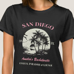 Beach Junggeselinnen-Abschied Girls Wochenende Aus T-Shirt<br><div class="desc">Lassen Sie sich mit diesem atemberaubenden Junggeselinnen-Abschied am Strand, personalisierten T - Shirt, von Ihrem bevorstehenden Junggeselinnen-Abschied verwöhnen. Ob Sie einen Badeurlaub, einen Mädchenurlaub oder einen Junggeselinnen-Abschied der besten Freunde verbringen möchten, diese T - Shirt sind die perfekte Ergänzung zu Ihrem unvergesslichen Aufenthalt. Fügen Sie Ihrem Junggeselinnen-Abschied eine persönliche Touch...</div>