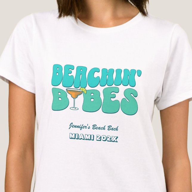 Beach Junggeselinnen-Abschied Groovy Beachin Babes T-Shirt (Von Creator hochgeladen)