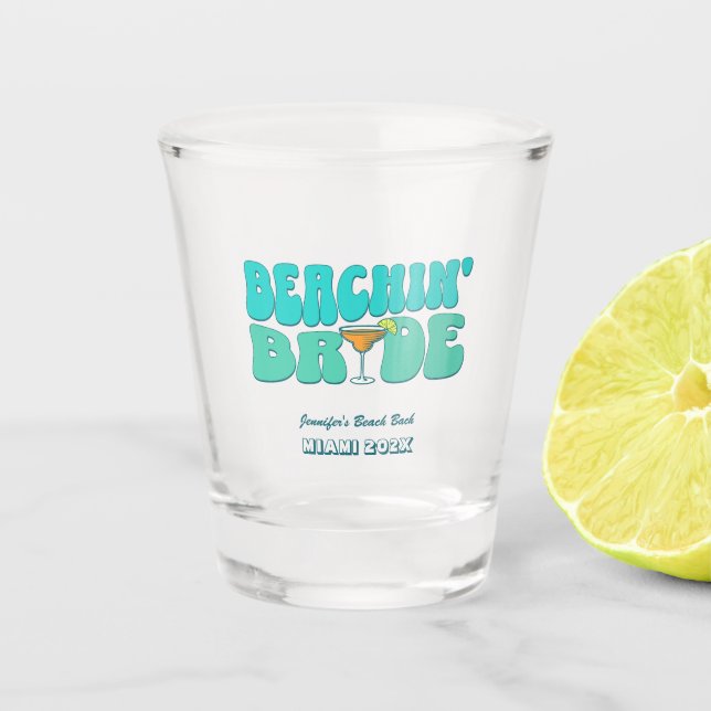 Beach Junggeselinnen-Abschied Groovy Beachin Bride Schnapsglas (Vorderseite)