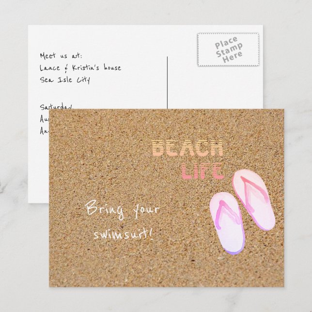 Beach Life Flops im Sand individuell anpassbar Postkarte (Vorne/Hinten)