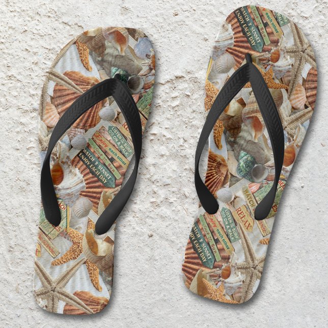 Beach Life Starfish Muscheln Flip Flops (Flip flops featuring a modern whimsical pattern inspired by the beach with shells and starfish.)