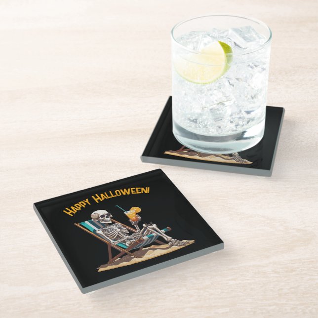 Beach Lounges Skeleton Halloween Glasuntersetzer (Schrägansicht)