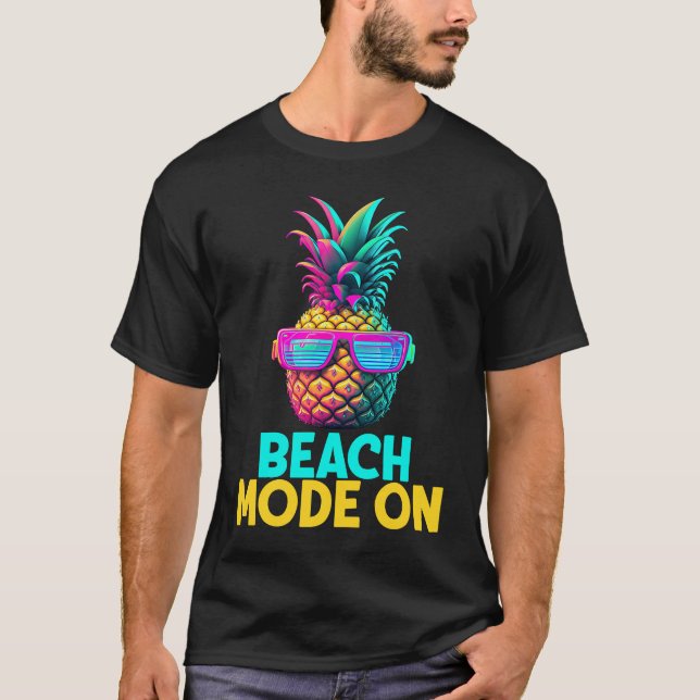 Beach Mode On Funny Retro Pineapple Sunglasses Vac T-Shirt (Vorderseite)