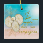 Beach Muschel Angel Ornament<br><div class="desc">Was sendet die wärmsten Wünsche für die Ferienzeit als ein Beach Theme Weihnachten. Leicht personalisiert, um ein großartiges Geschenk zu machen oder eine Erinnerung zu markieren. Das Original "Engel haben wir auf hohem Niveau gehört" war auf Französisch und mit diesem Ornament ist eine Hommage an die Geschichte dieses Songs über...</div>