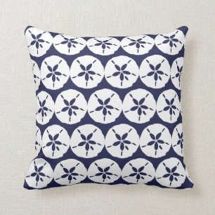 Beach Navy Blue und White Sand Dollar Seashells Kissen