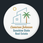 Beach Real Anwesen Company Niedlich anpassbar Magnet<br><div class="desc">Dieser niedliche tropische Anwesen-Firmenmagnet zeichnet sich durch ein modernes blaues Strandhaus mit cooler Küstenpalme und Inselsonne aus. Passen Sie dieses Marketing mit Ihrem Agent und dem Namen Ihres Immobiliengeschäftes an,  um Kunden an der Küste von Zuhause zu kaufen.</div>