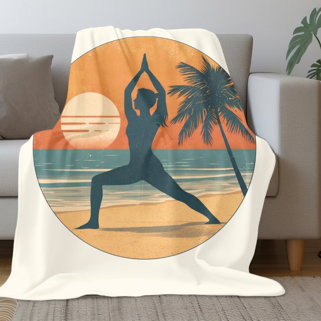 Beach Sunset Yoga Silhouette | Cream Coastal Life Fleecedecke (Von Creator hochgeladen)