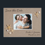 Beach Theme Save the Date Foto Cards<br><div class="desc">Fügen Sie Ihr eigenes Foto zu unseren Custom Beach Wedding Save the Date Fotokarten mit einem schönen Seestern im Sandstrand Thema! Einfach zu bedienende Vorlage - fügen Sie einfach Ihr Foto,  und geben Sie die Namen der Braut & Bräuche,  zusammen mit dem Hochzeitstermin in den Raum zur Verfügung.</div>