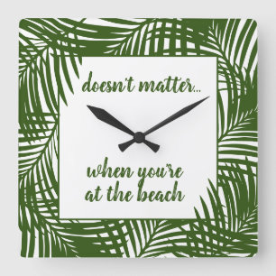 Beach Time Modernes Green Palm Leaf Muster Quadratische Wanduhr