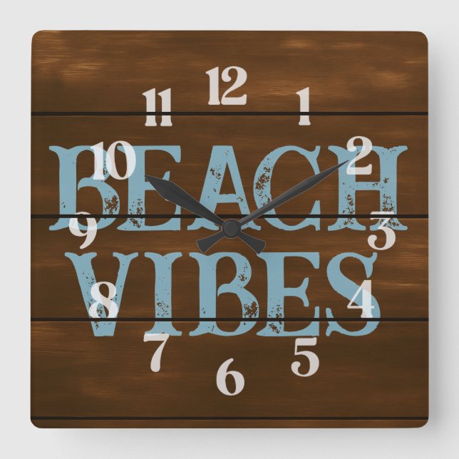 Beach Vibes Wording auf dunklen Holzkarten Quadratische Wanduhr (Vorderseite)