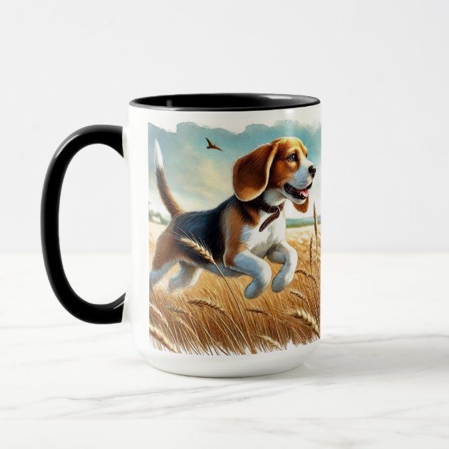 Beagle, der den Thru Field Coffee Tasse Cup läuft (Links)