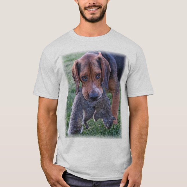 Beagle, der Eichhörnchen zurückholt T-Shirt (Vorderseite)