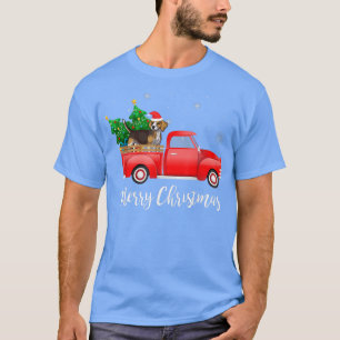 Beagle-Hund fährt auf einem roten Lastwagen zu Wei T-Shirt