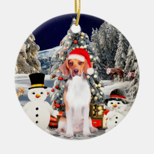 Beagle Hund sitzend am Weihnachtshut am Strand Keramik Ornament