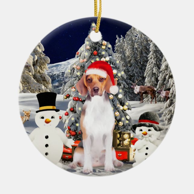 Beagle Hund sitzend am Weihnachtshut am Strand Keramik Ornament (Vorne)