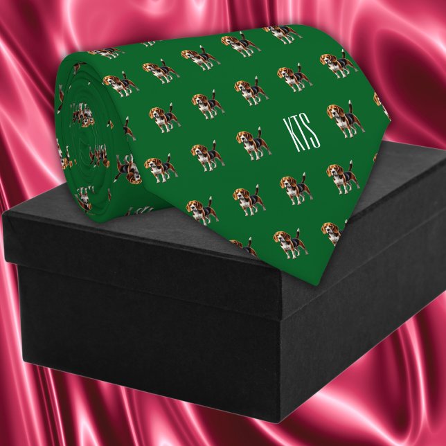 Beagle Hunde Muster Mit Monogramm Tierarzt Krawatte (Beagle Dogs Pattern Monogrammed Veterinarian Neck Tie in green color.)