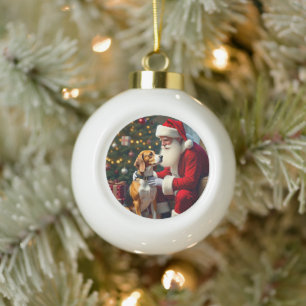 Beagle trifft Weihnachtsmann Weihnachtsbild Keramik Kugel-Ornament