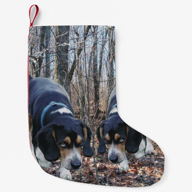 Beagles, die im Holz-WeihnachtsStrumpf jagen Kleiner Weihnachtsstrumpf (Vorderseite)