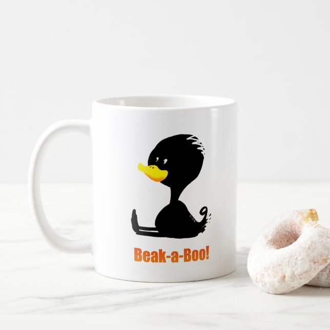 Beak-a-Boo! Cute Cartoon Duck with Funny Pun Kaffeetasse (Mit Donut)