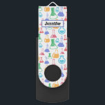 Beakers and Flask Fun Science Pattern USB Stick<br><div class="desc">USB-Laufwerk mit einem lustigen und farbenfrohen Muster. Wissenschaftler schauen mit Beakern und Flaschen verschiedener Formen und Größen in hellen,  fröhlichen Farben.</div>